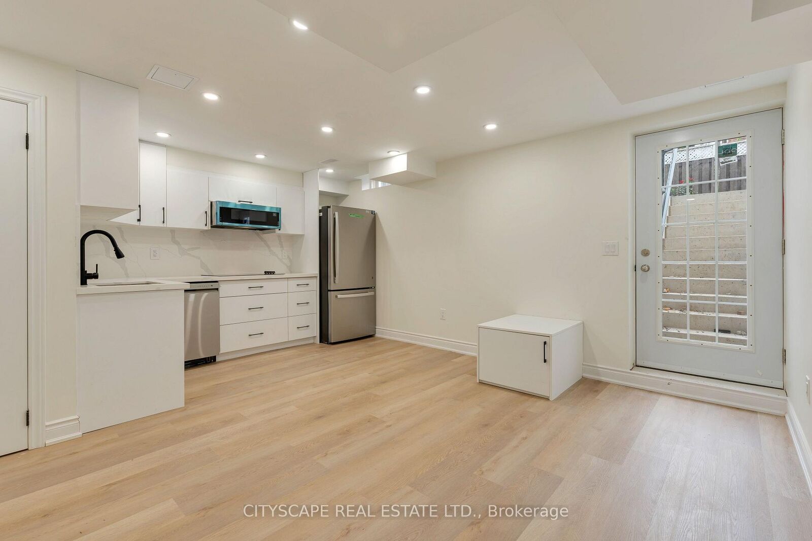 Property Photo:  5623 Longboat Avenue Bsmt  ON L5M 7E5 