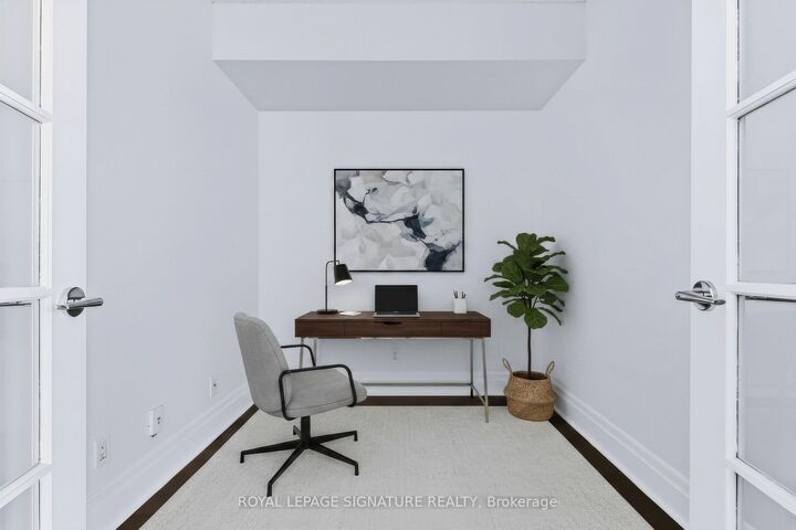 Property Photo: 39 Upper Duke Crescent 408 ON L6G 0B8