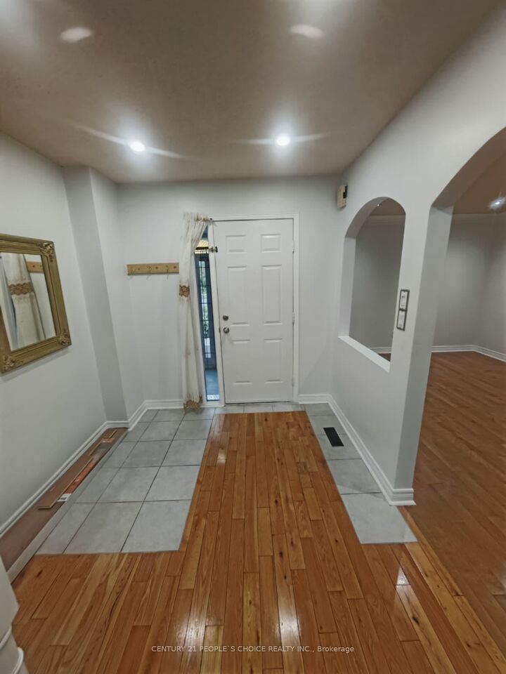 Property Photo:  233 Murray Street Upper  ON L6X 3M1 