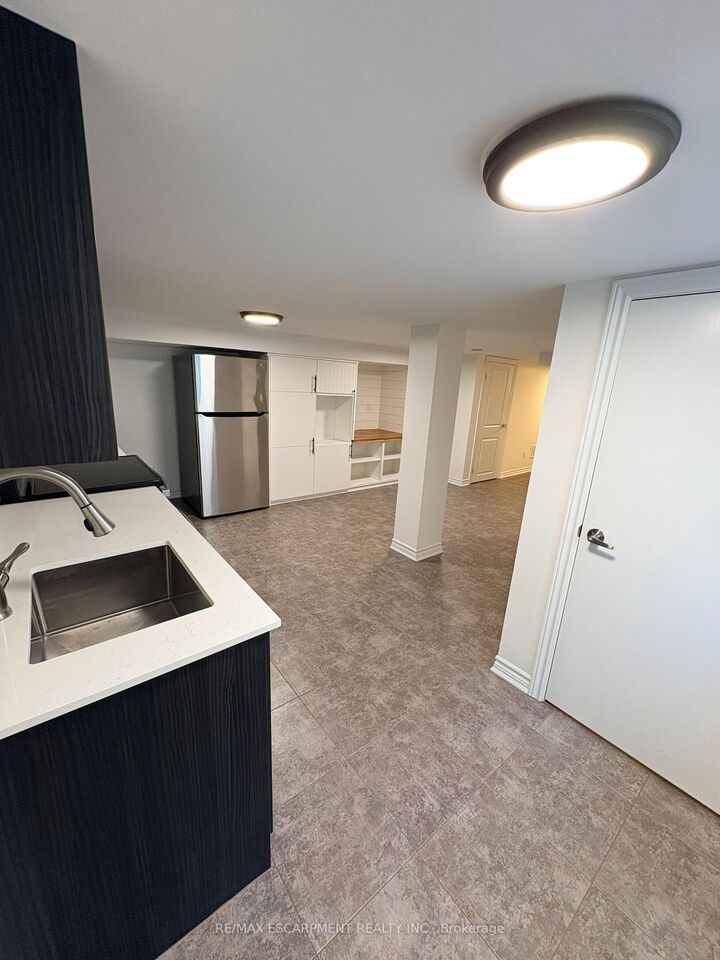 Property Photo:  9 East 33rd Street Lower  ON L8V 3S9 