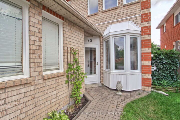 Property Photo:  70 Dunsmore Crescent  ON L4C 0C5 