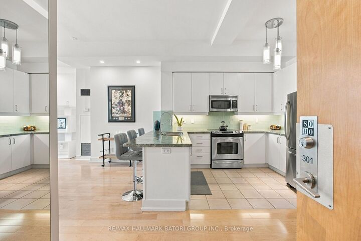Property Photo:  562 Eglinton Avenue E 301  ON M4P 1B9 