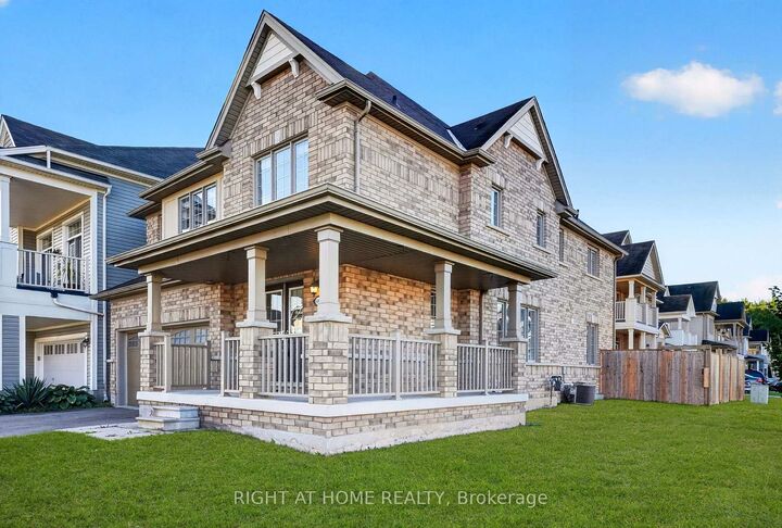 Property Photo:  8460 Sweet Chestnut Drive  ON L2H 0N2 