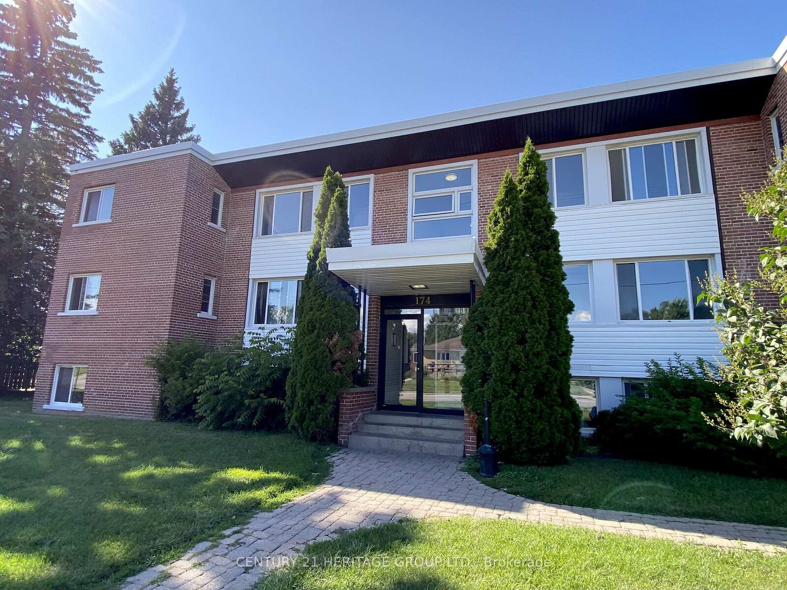 Property Photo:  174 Grove Street E 08  ON L4M 2P7 