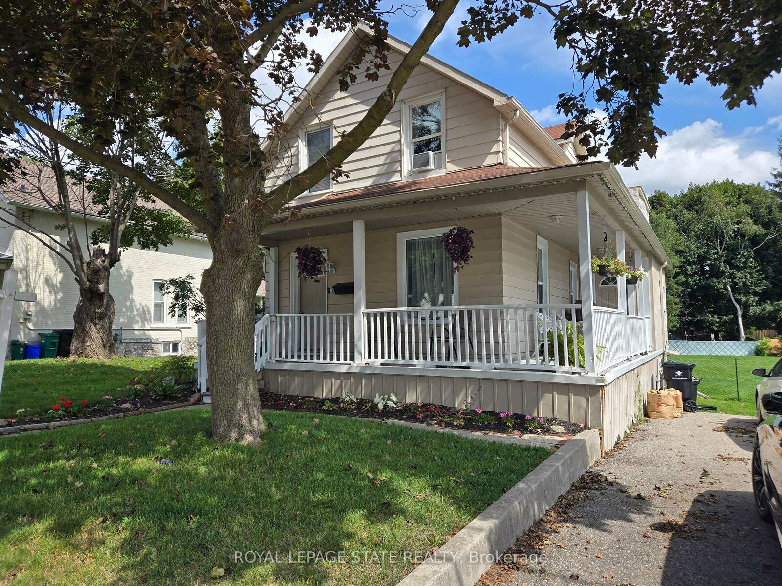 Property Photo:  841 Duke Street  ON N3H 3T8 