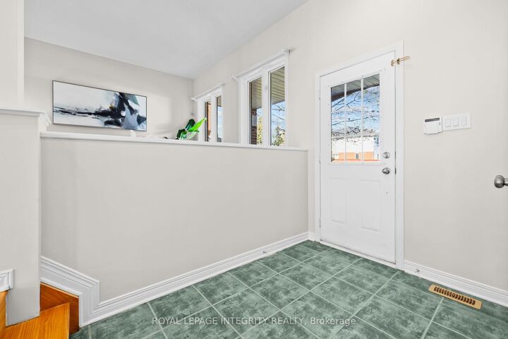 Property Photo:  4 Tamarack Place  ON K2J 4R3 