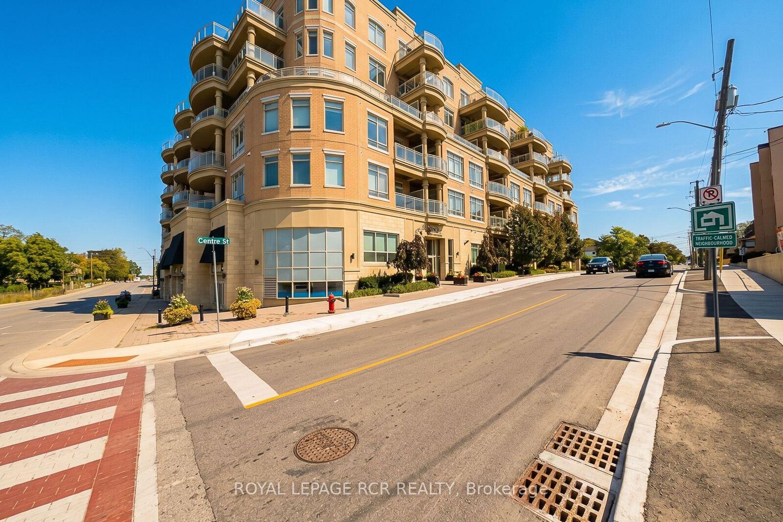 Property Photo:  15277 Yonge Street 707  ON L4G 1Y3 