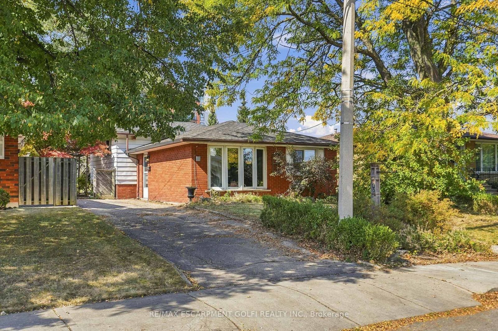 Property Photo:  106 Victor Boulevard  ON L9A 2V4 