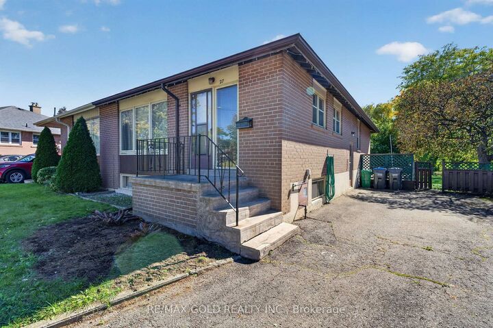 Property Photo: 27 Alderbury Crescent ON L6T 1P5
