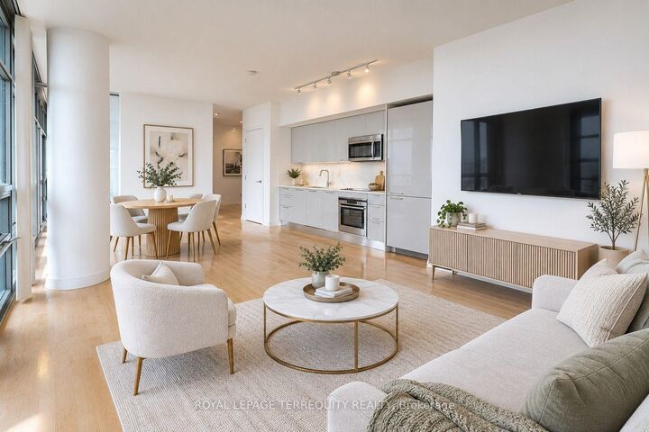 Property Photo:  33 Charles Street E 3902  ON M4Y 0A2 