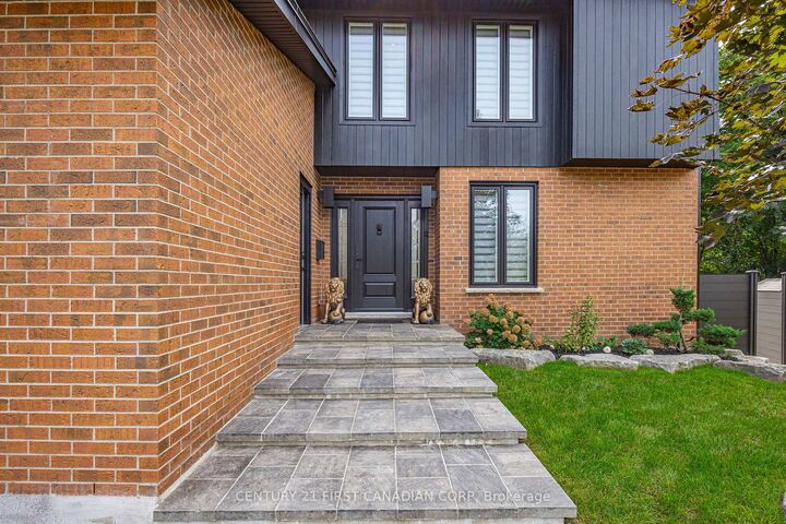 Property Photo:  28 Lindbrook Court  ON N5X 2L3 