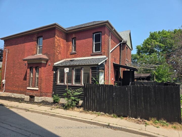 Property Photo:  138 Victoria Avenue N  ON L8L 5E8 