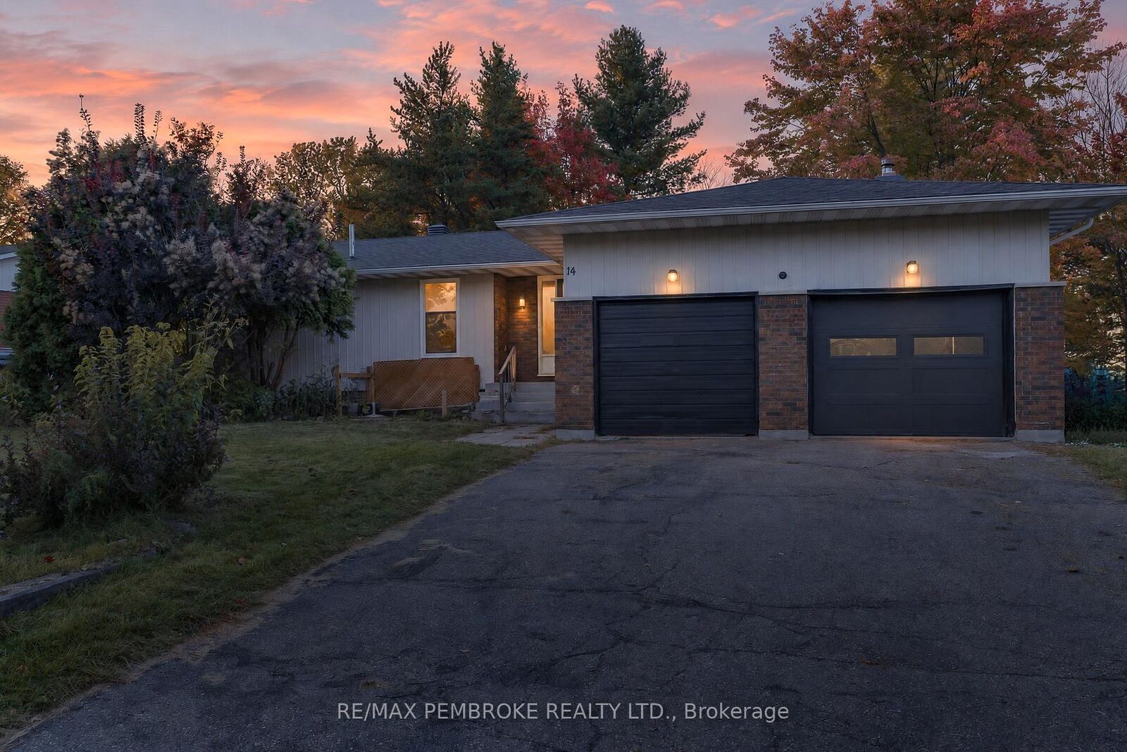 Property Photo:  14 Roy Street  ON K8H 3A6 