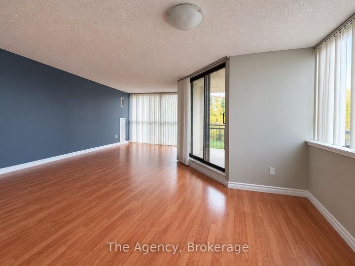 Property Photo:  2200 Sherobee Road 204  ON L5A 3Y3 