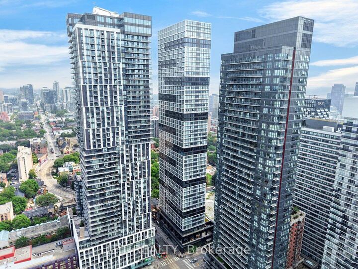 Property Photo:  181 Dundas Street E 807  ON M5A 0N5 
