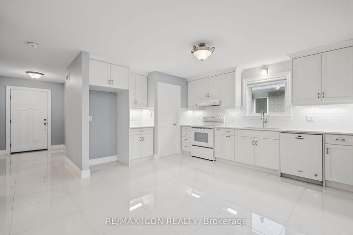 Property Photo:  32 Foxtail Lane  ON N5R 0J2 