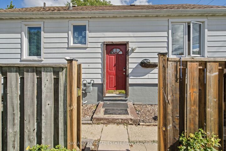Property Photo:  708 Cheapside Street  ON N5Y 3Y5 