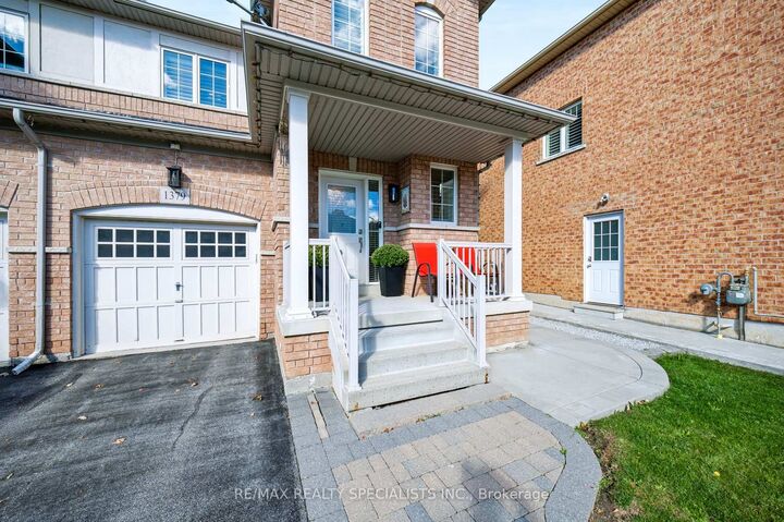 Property Photo:  1379 Brandon Terrace  ON L9T 7R4 