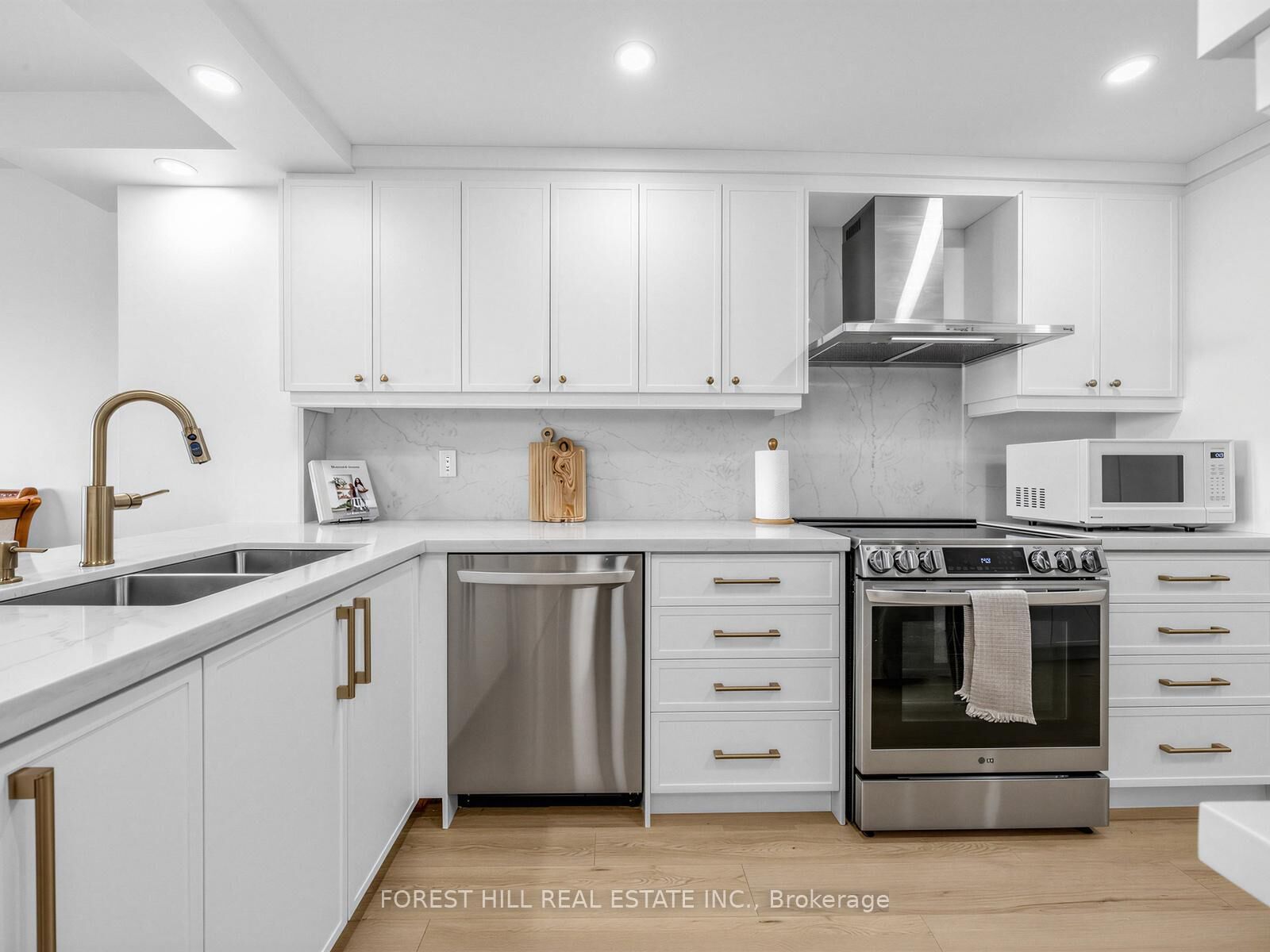 Property Photo: 236 Albion Road 1812 ON M9W 6A6