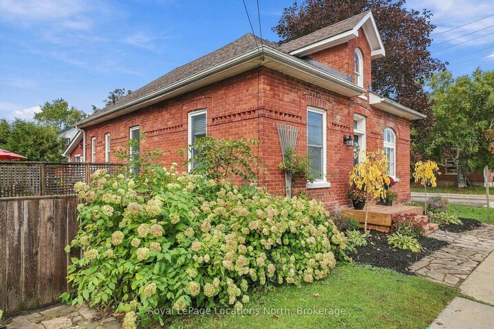 Property Photo:  264 Saint Paul Street  ON L9Y 3P7 