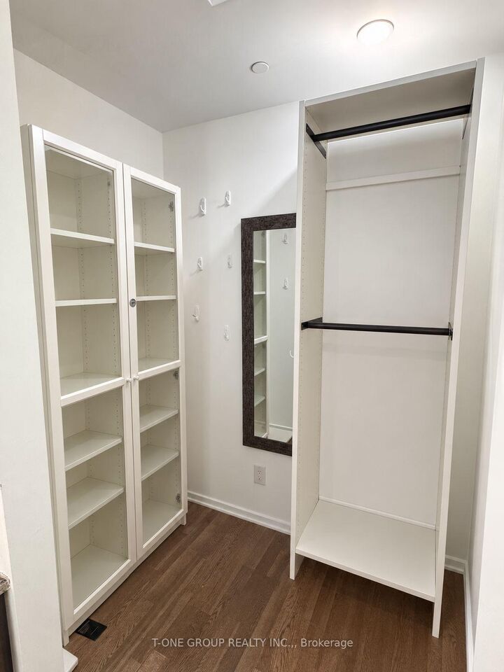 Property Photo:  1 Bloor Street 2311  ON M4W 0A8 