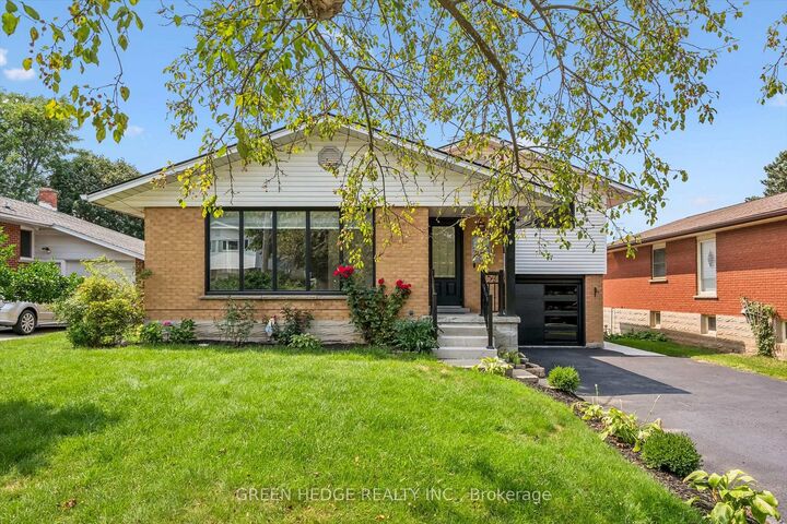 Property Photo:  385 Village Crescent  ON N2M 4V2 