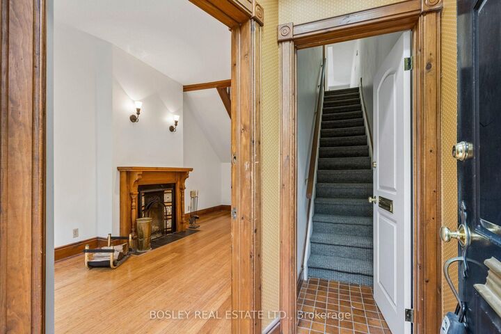 Property Photo:  297 Sumach Street Main  ON M5A 3K4 