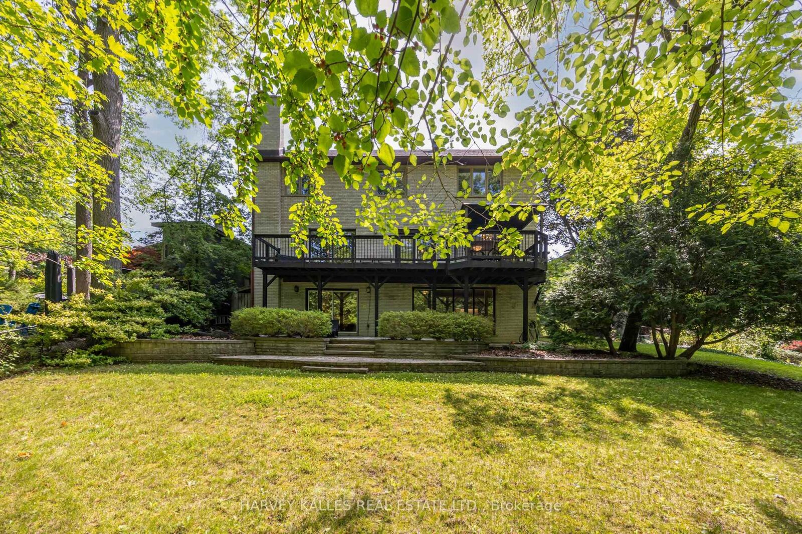 Property Photo:  19 Ridgegate Crescent  ON M8Y 2C9 