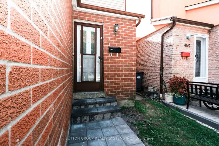 Property Photo:  4118 Teakwood Drive  ON L5C 3L6 
