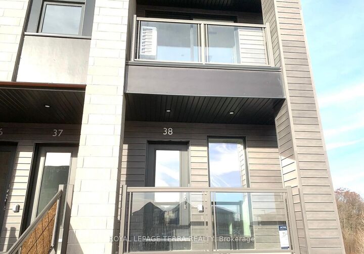 Property Photo:  261 Woodbine Avenue 38  ON N2R 0S7 