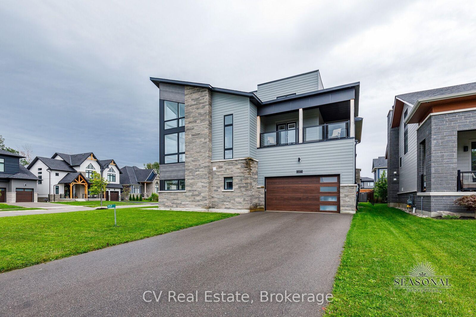 Property Photo:  157 Springside Crescent  ON L9Y 5L3 