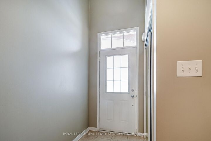 Property Photo:  2353 Saddlecreek Crescent Furnished  ON L6M 5J7 