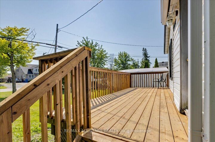 Property Photo:  27182 Woodbine Avenue  ON L4P 3E9 