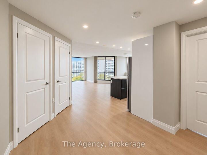 Property Photo:  2200 Sherobee Road 810  ON L5A 3Y3 
