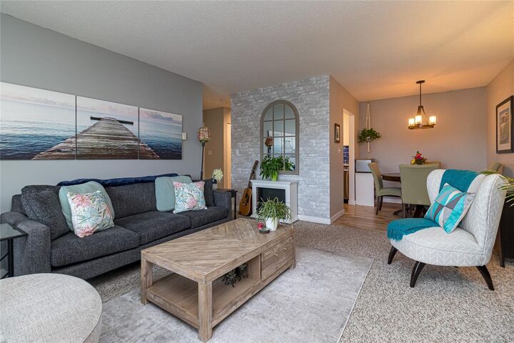 Property Photo: 2757 Quadra St #404 BC V8T 4E5