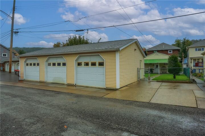 Property Photo:  2527 7th Ave  PA 15010 