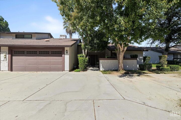 Property Photo:  5900 Kirkside Drive C  CA 93309 