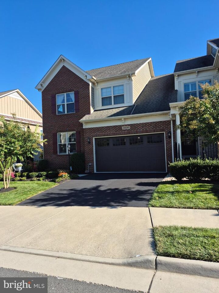 Property Photo:  44241 Silverpalm Grove Terrace  VA 20176 