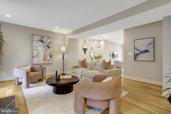 Property Photo: 1015 Duke Street VA 22314