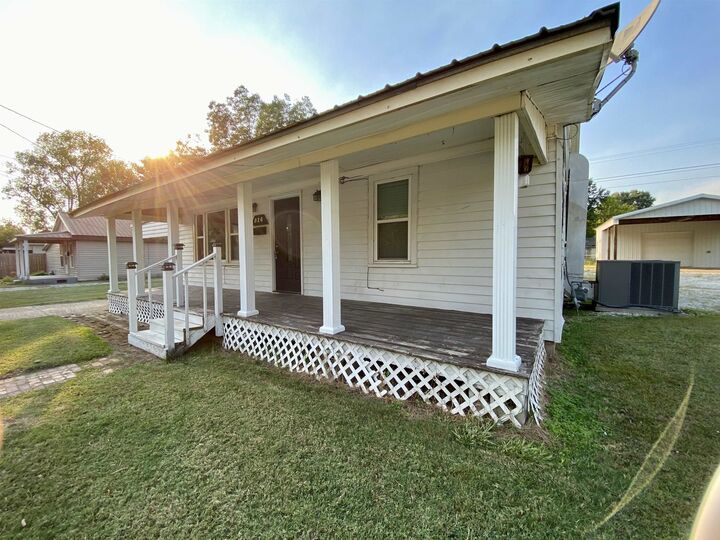 Property Photo:  814 SW Third  AR 72476 