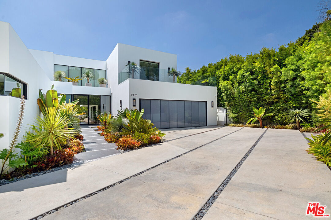 Property Photo: 9570 Sunset Blvd CA 90210