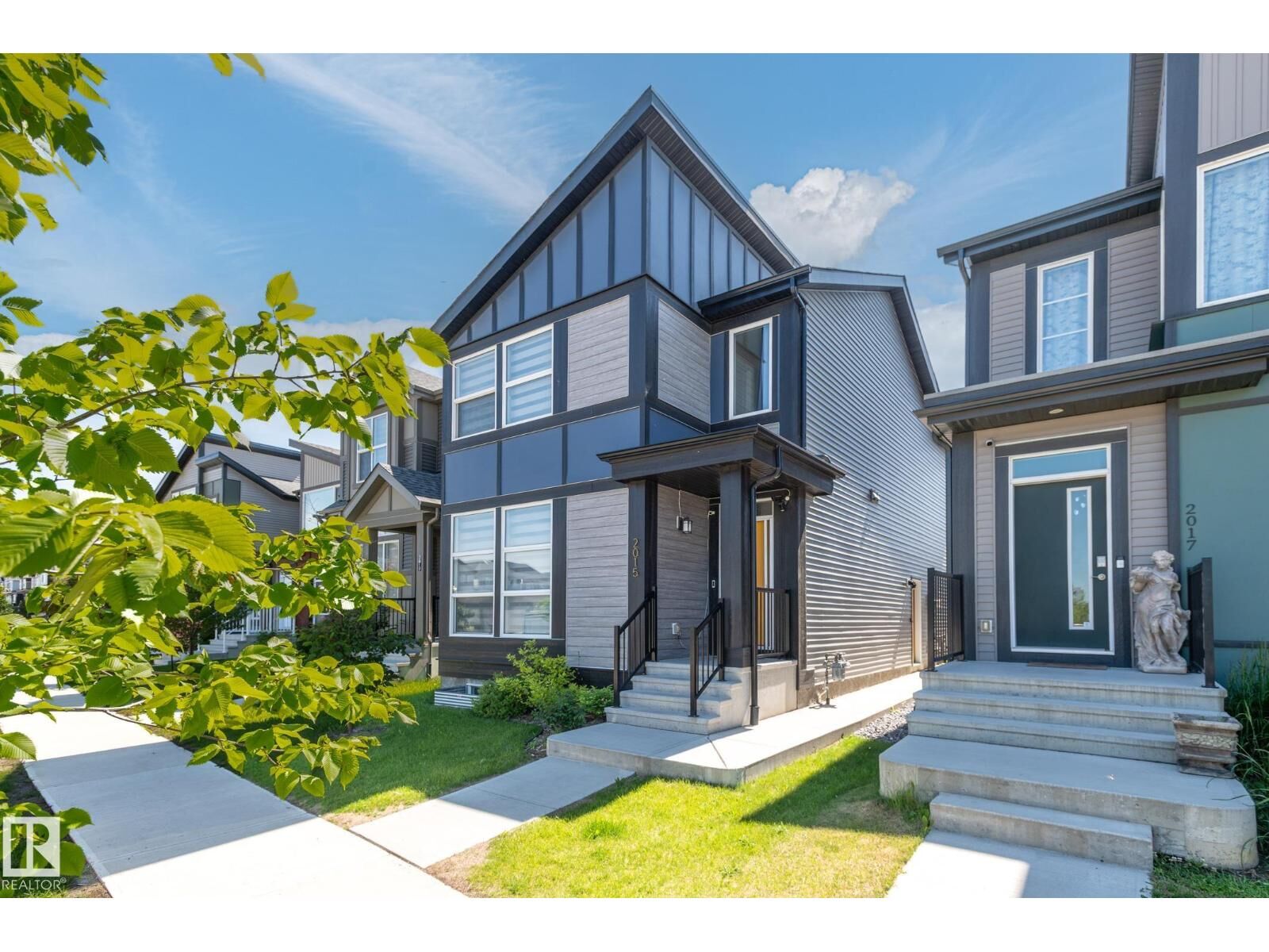 Property Photo: 2015 Desrochers Dr SW AB T6W 4Y9