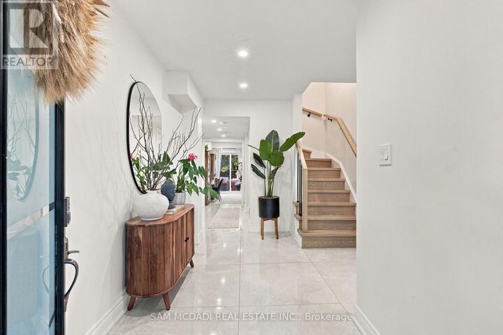 Property Photo:  25 Premium Way  ON L5B 1A1 