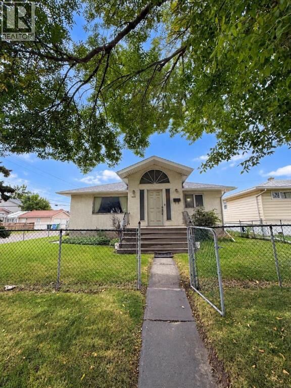 Property Photo:  1432 Russet Road Northeast  AB T2E 5L6 