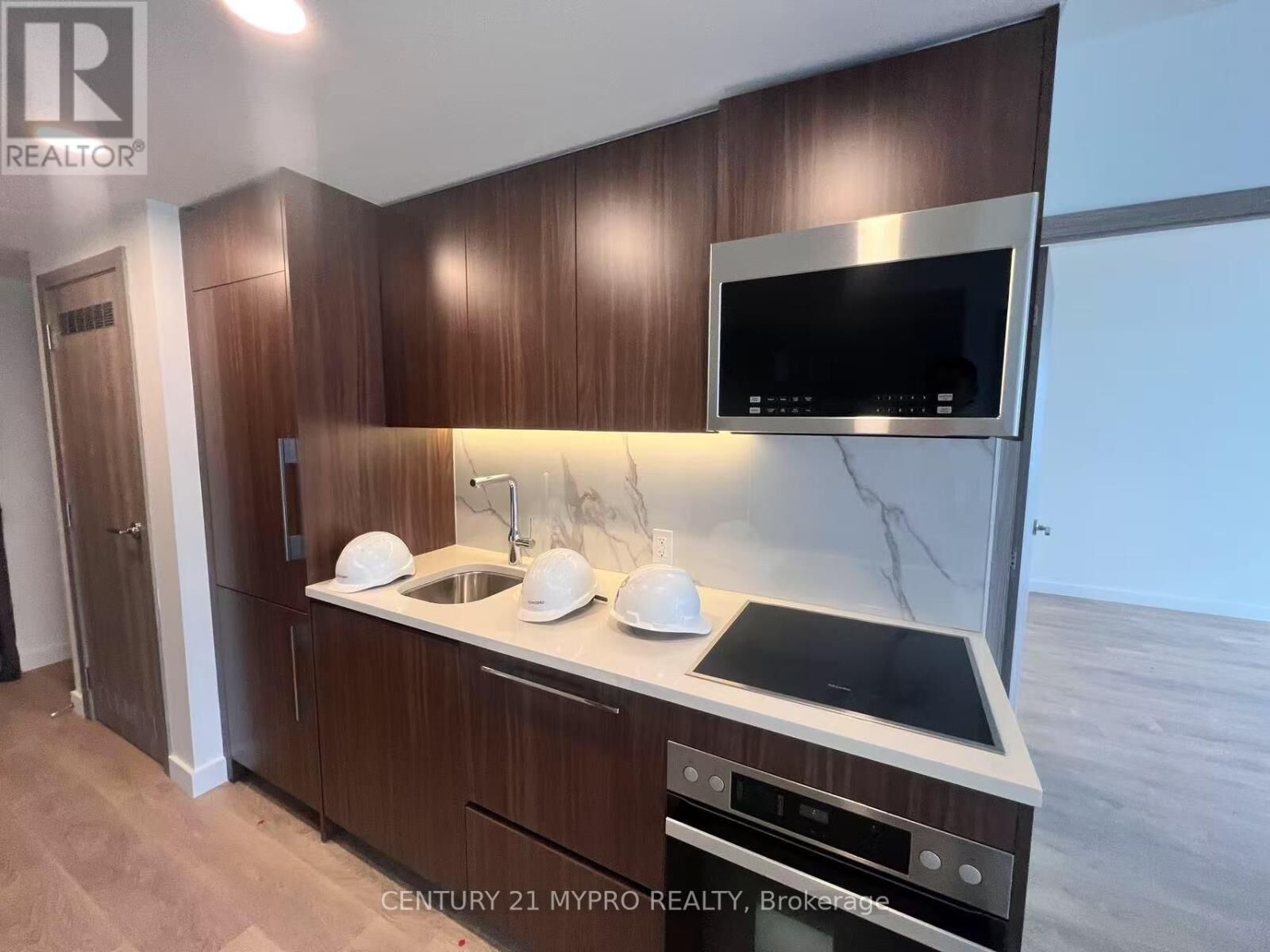 Property Photo: 38 Widmer Street 4202 ON M5V 0P7