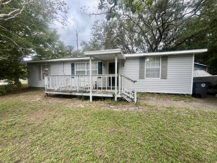 Property Photo:  312 Hillcrest Avenue  FL 32580 