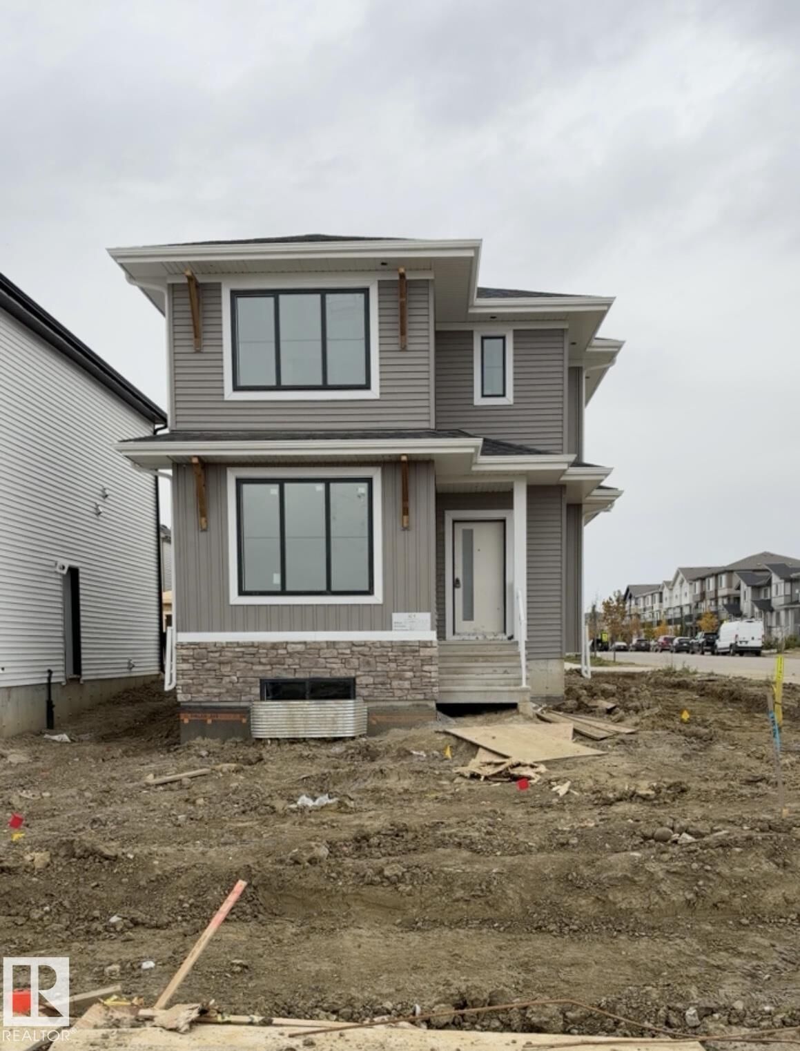 Property Photo:  547 Robinson Boulevard  AB T9E 1Z4 