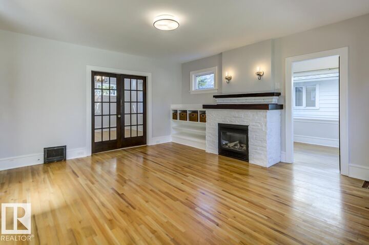 Property Photo:  10949 88 Avenue NW  AB T6G 0Y9 