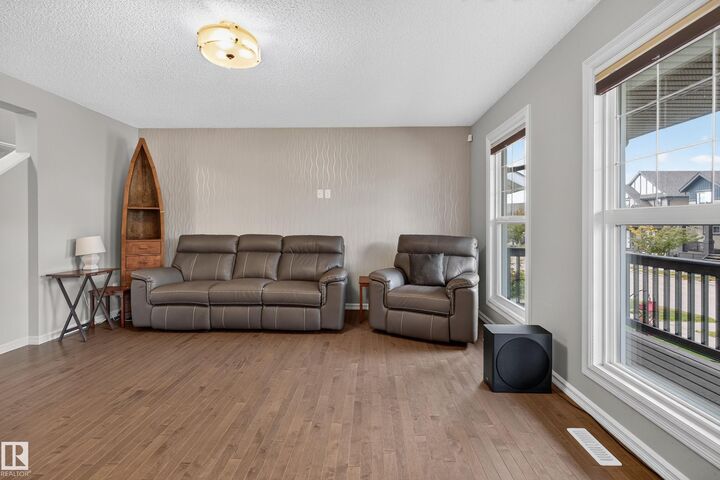 Property Photo:  821 36A Avenue NW  AB T6T 0S5 
