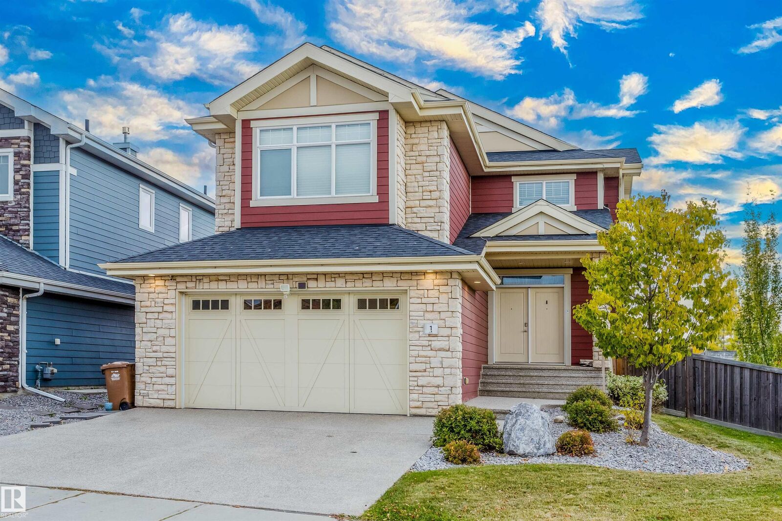 Property Photo:  1 Eastview St  AB T8N 4G4 